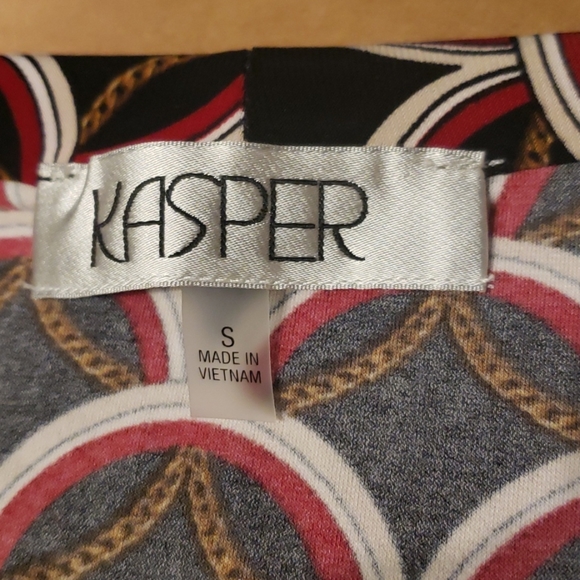 Kasper Sleeveless u-neck blouse - Picture 2 of 3